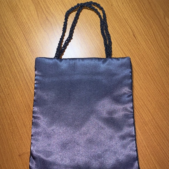 SHISEIDO | BRAND NEW beaded satin purse - Picture 2 of 6